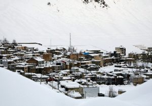بارش برف راه ارتباطی ۲۰ روستای آذربایجان شرقی را مسدود کرد