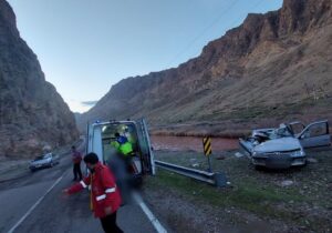 ریزش کوه در جاده جلفا سه نفر را مصدوم کرد